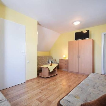 Zolty Domek Apartment Dzwirzyno Ngoại thất bức ảnh